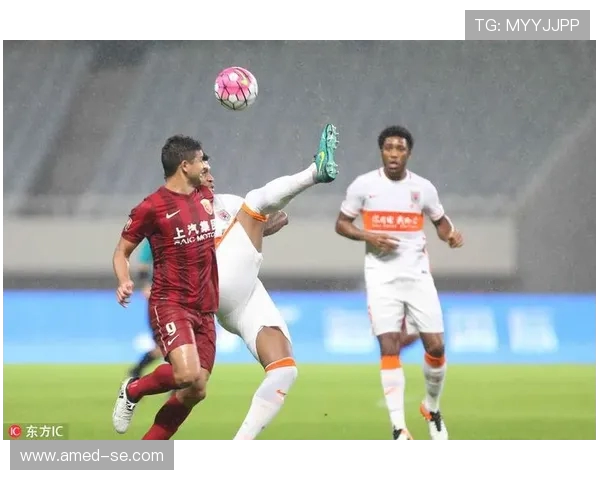 2016年鲁能与上港激战回顾：一场决定命运的精彩对决